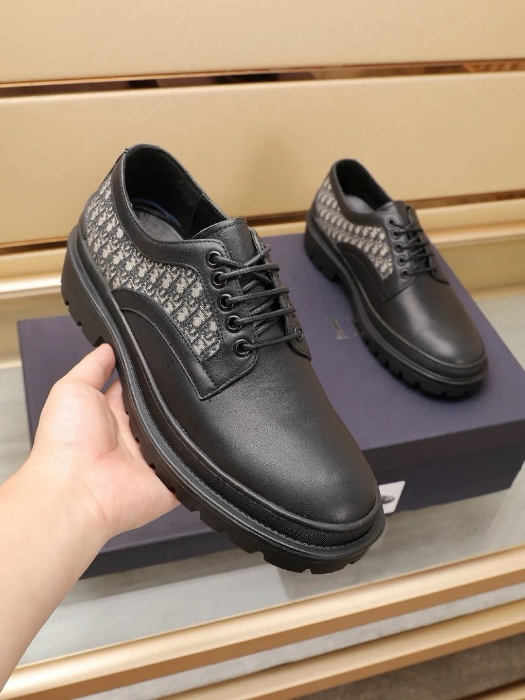 Factory P480💰[Dior] men's classic casual leather shoes🇺🇸 are on sale simultaneously, original Italian brand · brand totem cloth sewn with brand label · paired with first-layer calfskin · (high-end, extravagance, class) exquisite workmanship (original lining) sole: original factory special rubber concave and convex outsole ⚠️ outsole. Comfortable, wear-resistant, non-slip, real shot 🎬 Can be worn with casual clothes or suits. Size: 38-44 (45.46 customized)